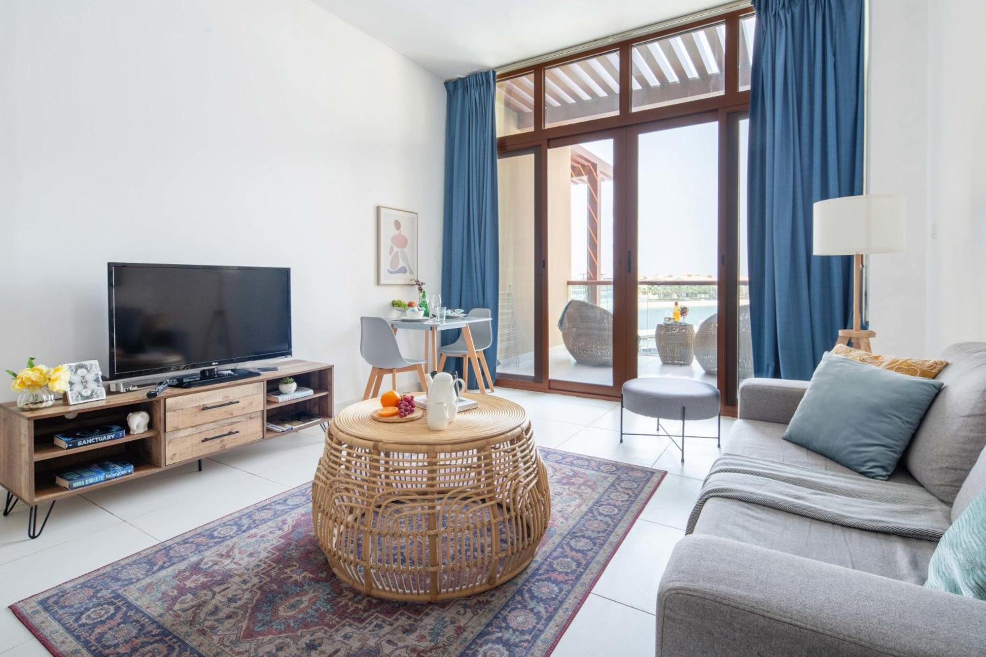 Frank Porter - Palm Views East Apartment Dubai