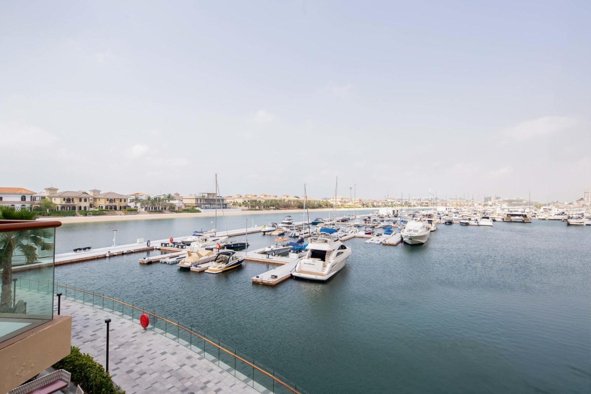 Frank Porter - Palm Views East Apartment Dubai