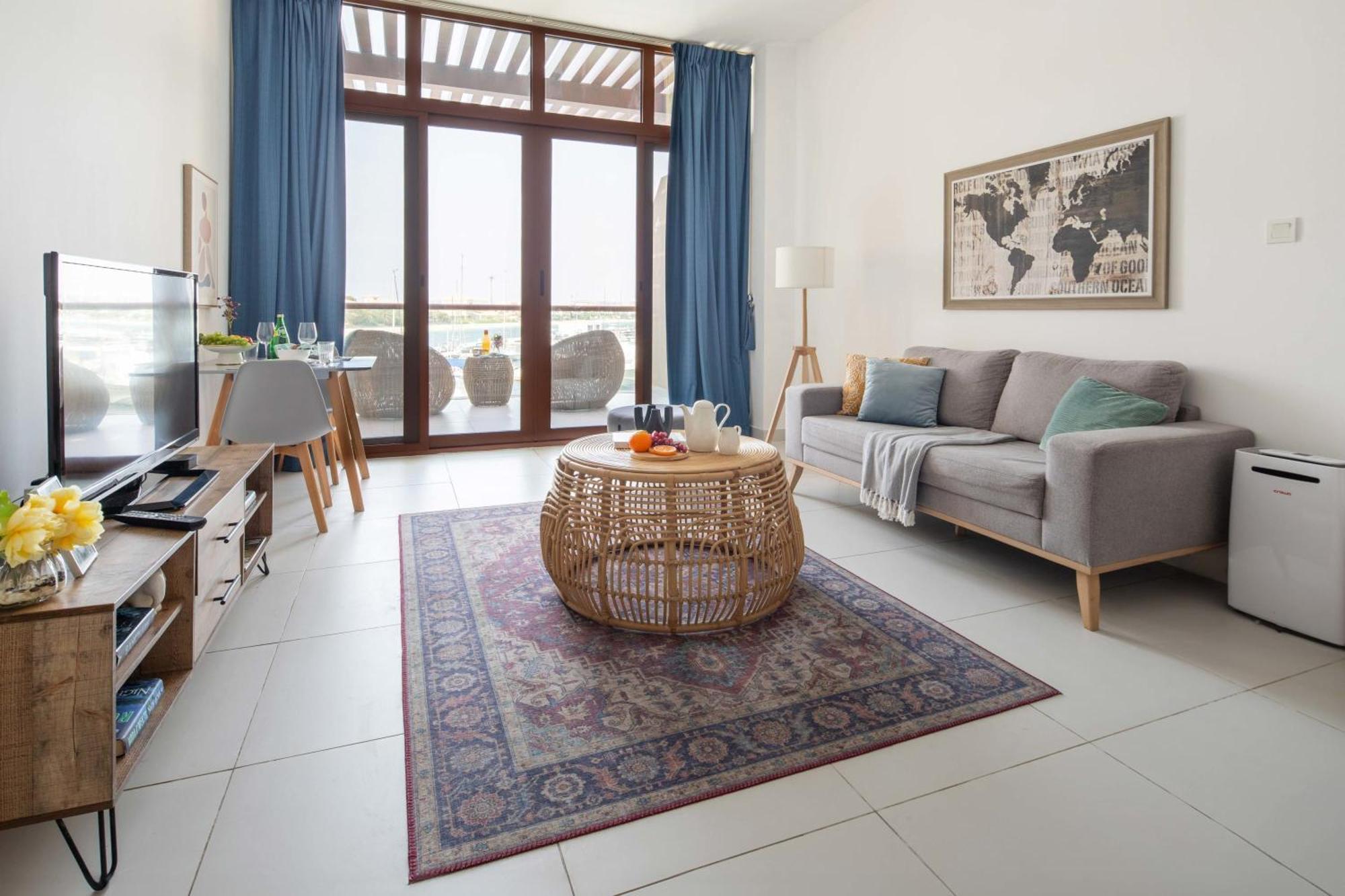 Frank Porter - Palm Views East Apartment