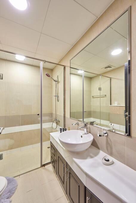 Apartamento Cozy 1bedroom Skylight Le Grand Chateau Dubai
