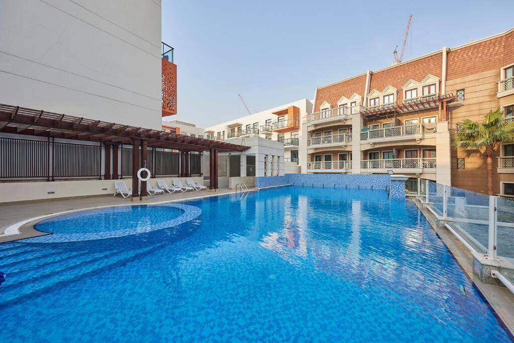 Cozy 1bedroom Skylight Le Grand Chateau Apartamento Dubai