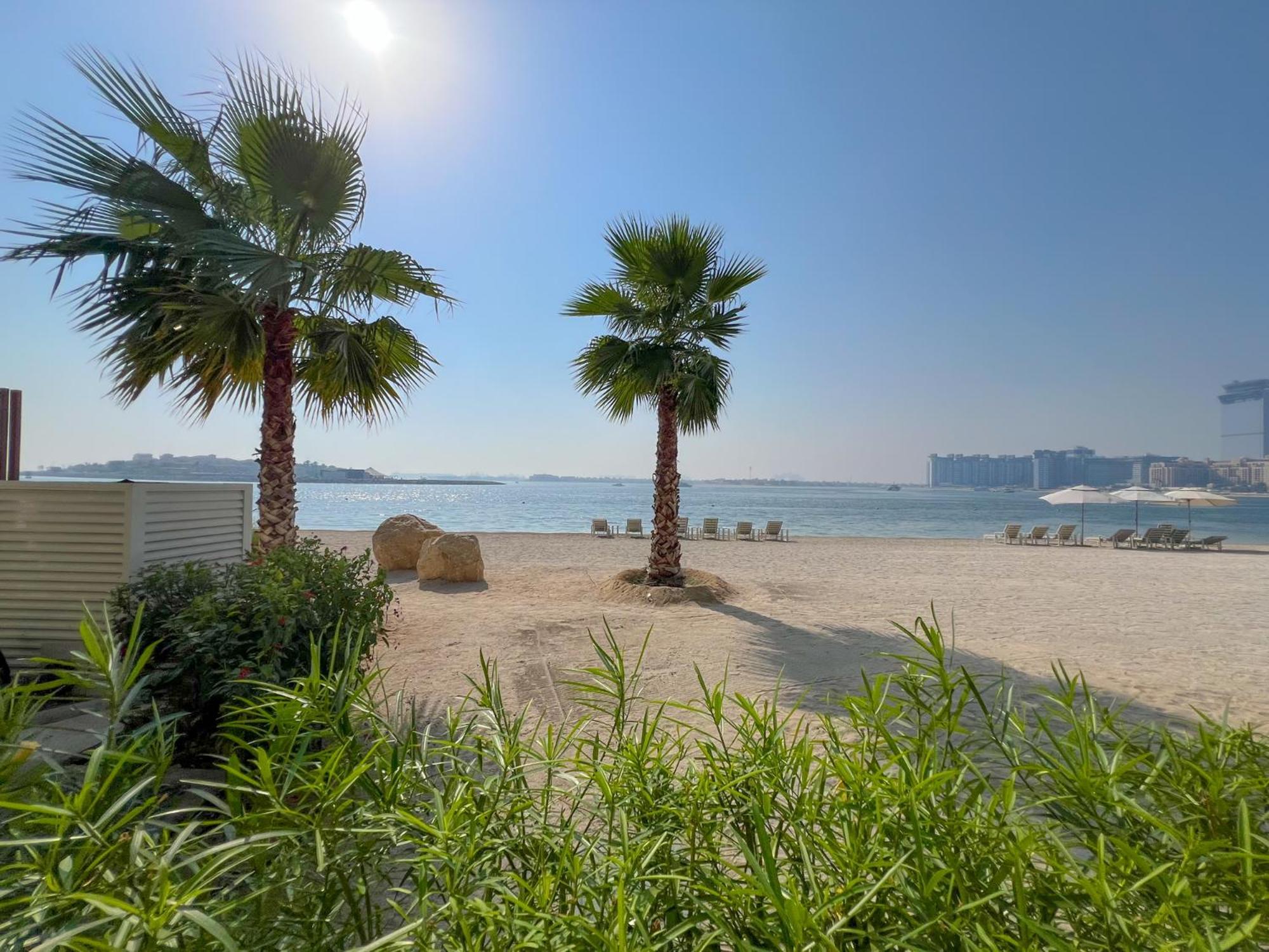 Beachfront Luxury - Stunning Views On The Palm & Marina - Private Beach Apartment Dubai