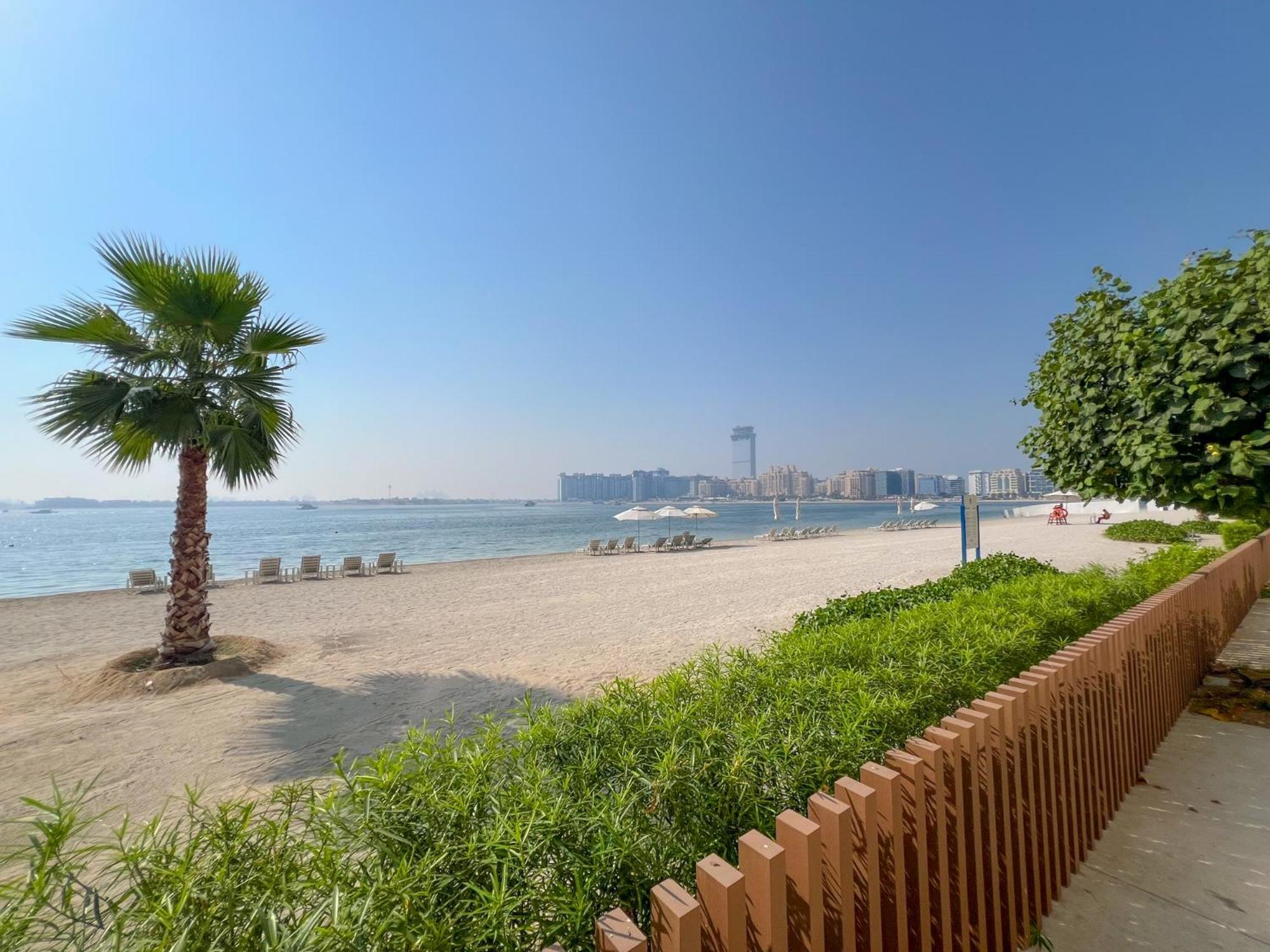 Beachfront Luxury - Stunning Views On The Palm & Marina - Private Beach Apartment Dubai
