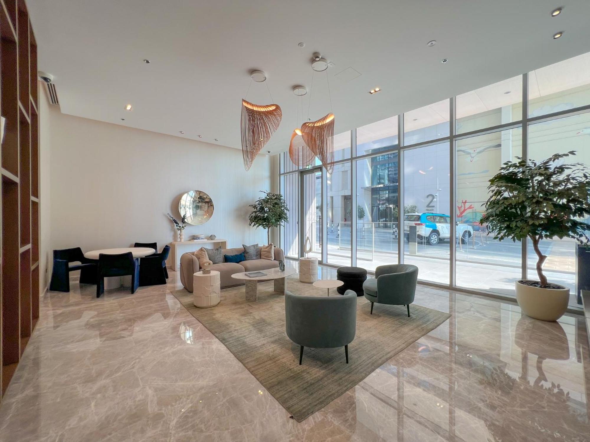 Beachfront Luxury - Stunning Views On The Palm & Marina - Private Beach Apartment Dubai