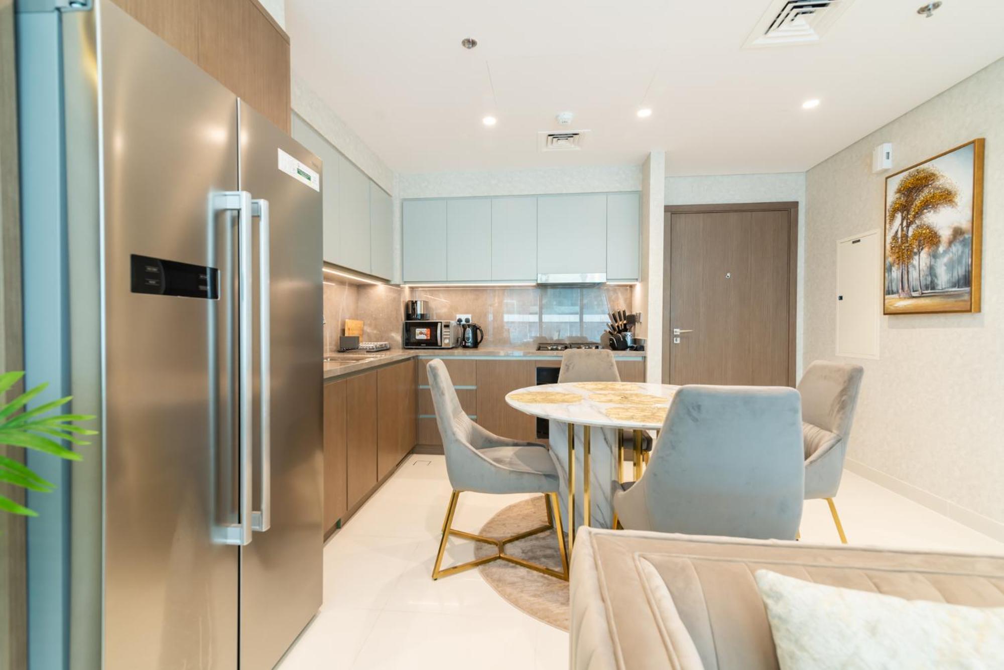 Beachfront Luxury - Stunning Views On The Palm & Marina - Private Beach Dubai