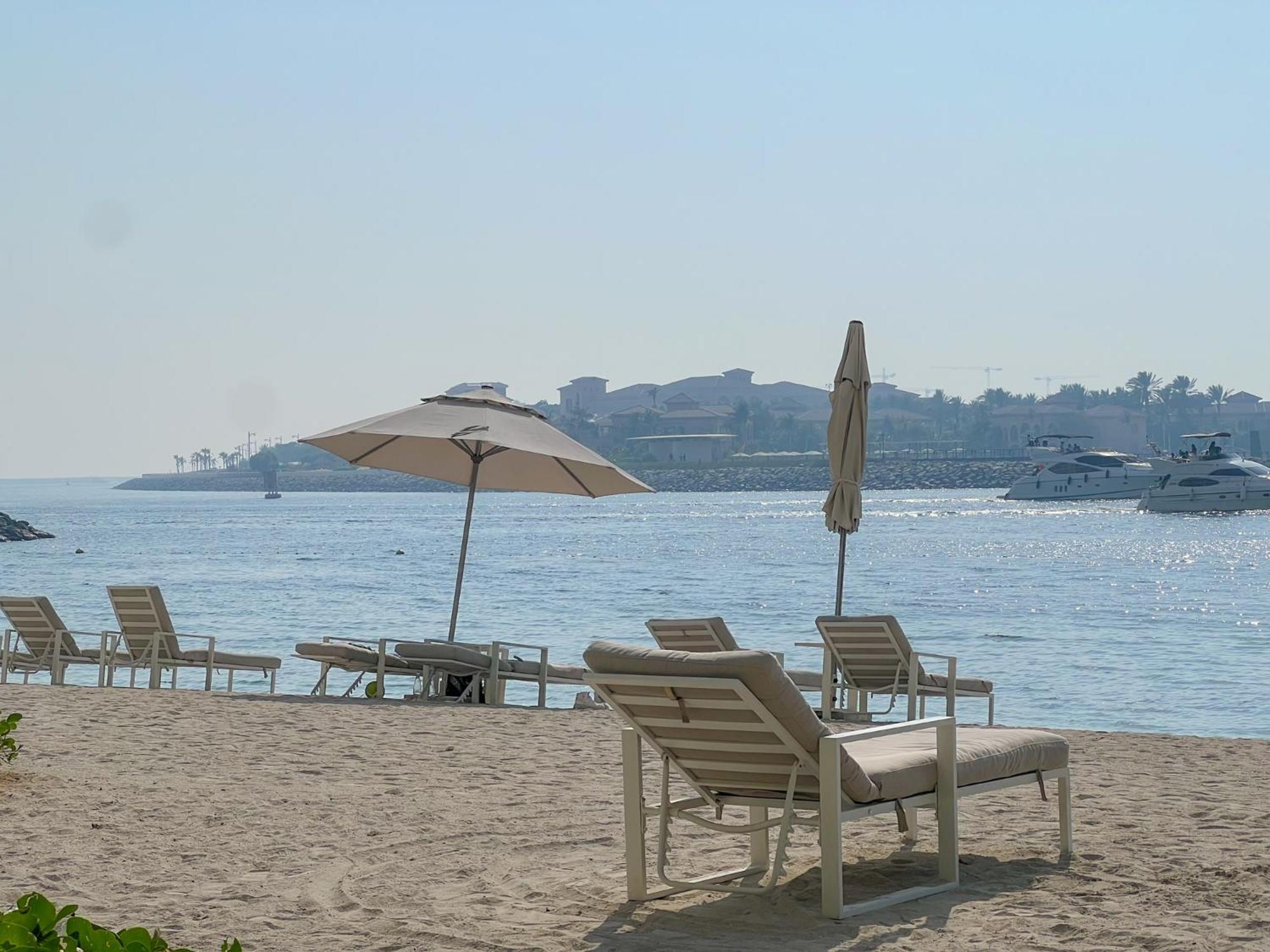 Beachfront Luxury - Stunning Views On The Palm & Marina - Private Beach Apartment *