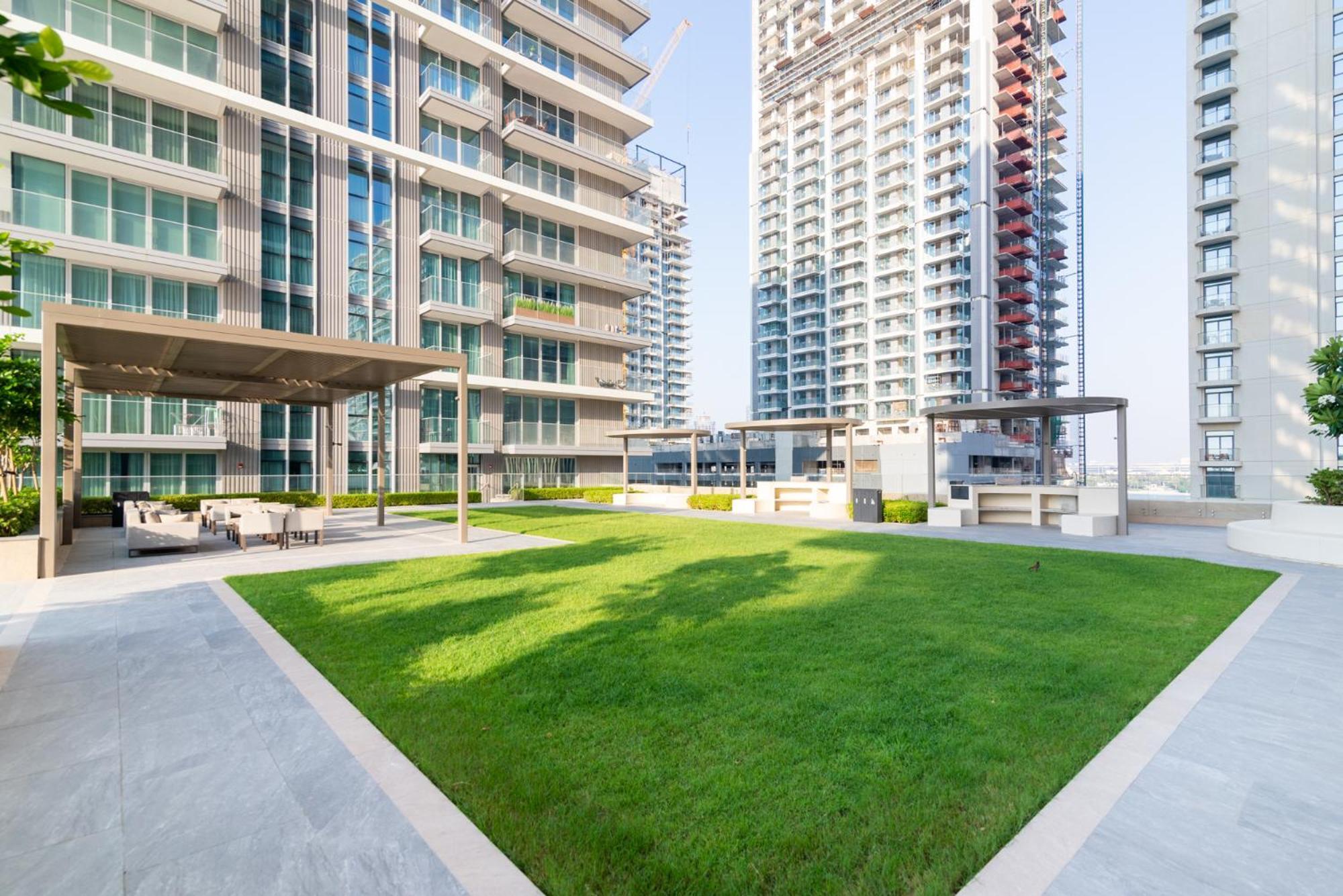 Beachfront Luxury - Stunning Views On The Palm & Marina - Private Beach Dubai