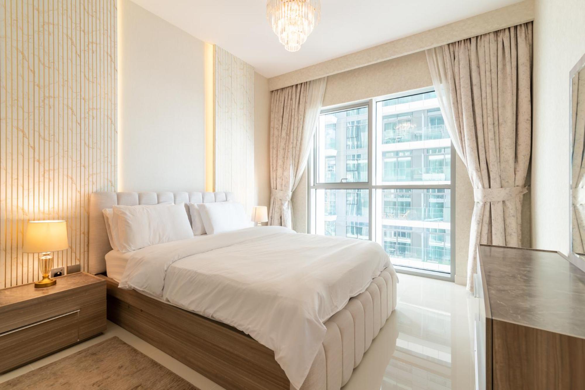 Beachfront Luxury - Stunning Views On The Palm & Marina - Private Beach Apartment Dubai