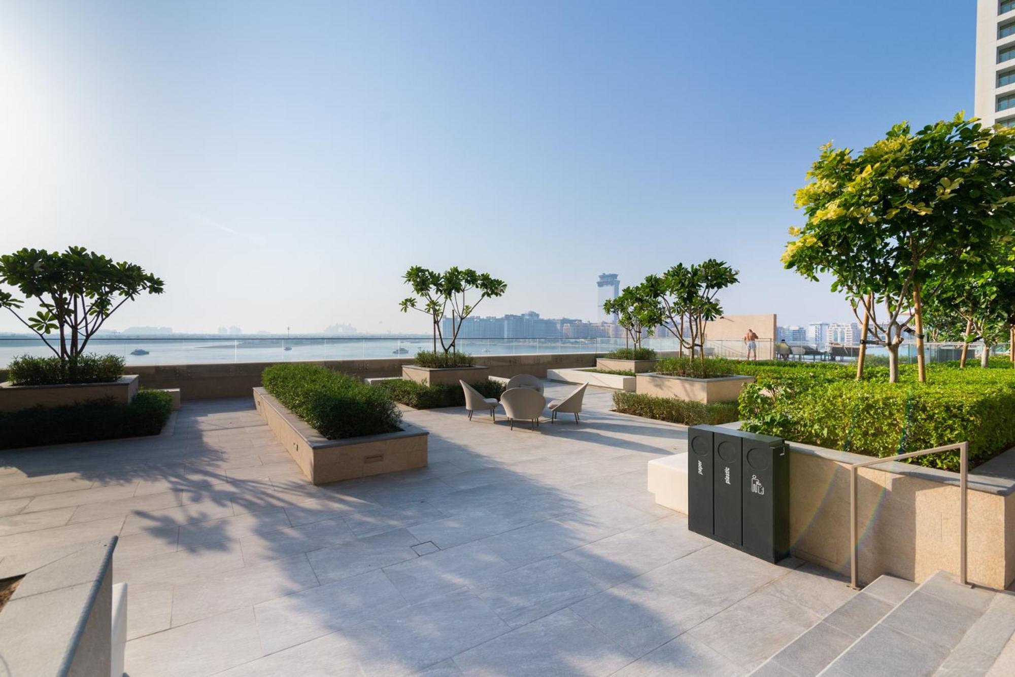 Beachfront Luxury - Stunning Views On The Palm & Marina - Private Beach Apartment Dubai