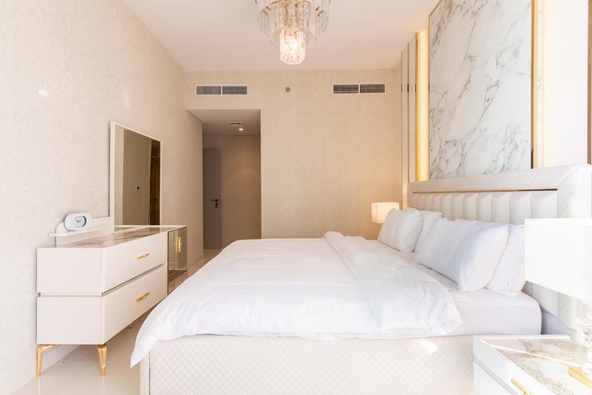 Beachfront Luxury - Stunning Views On The Palm & Marina - Private Beach Dubai