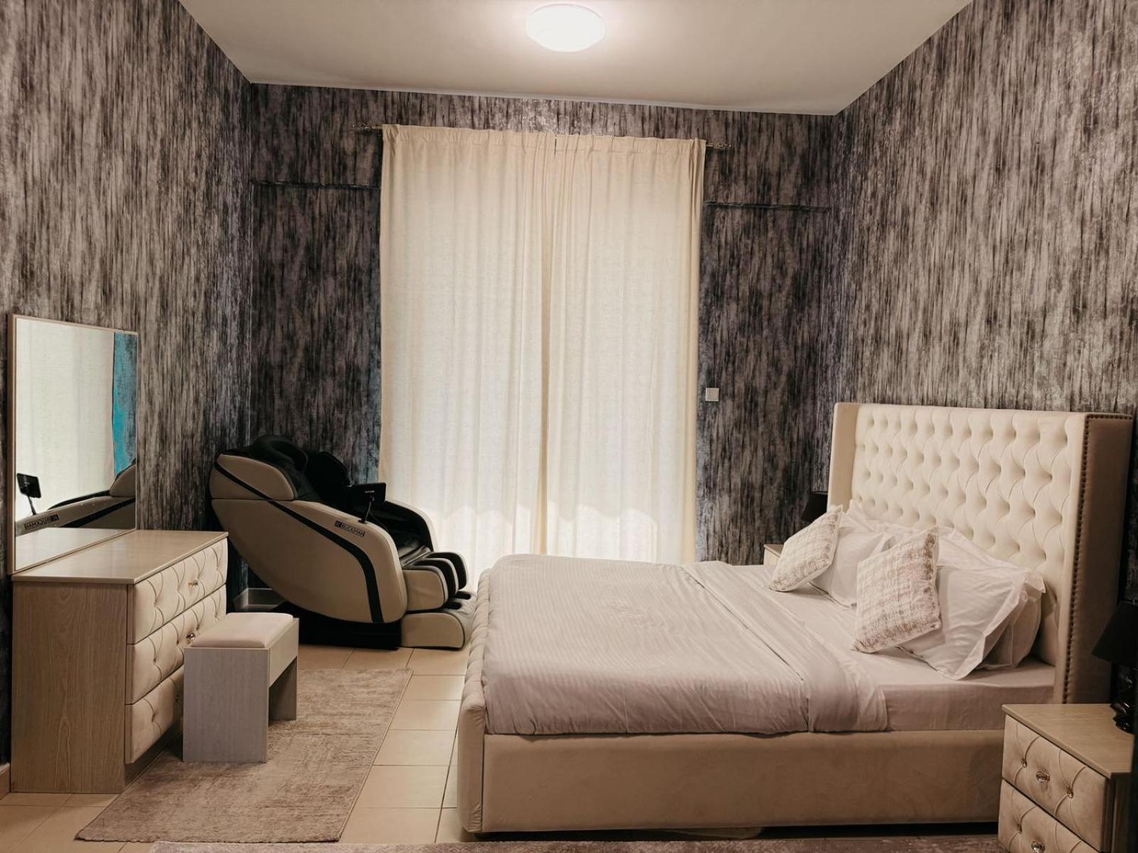 Ultra Luxurious 1 Bhk Marina 28th Floor - Escan Tower