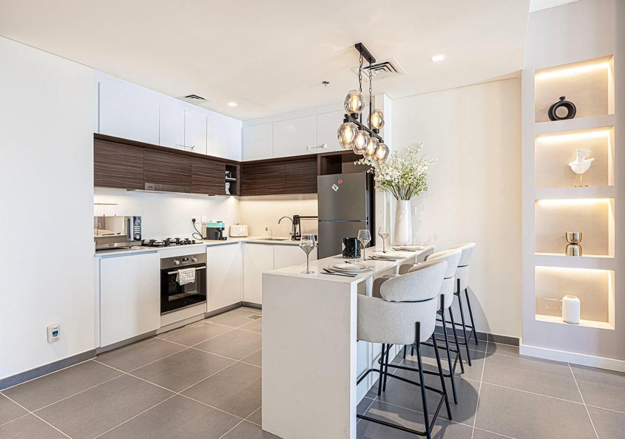 Waterfront Lux 1 Bedroom In Creek Edge With Amazing Pool Dubai