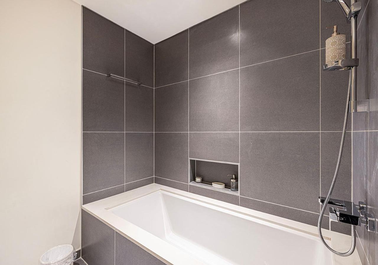 Waterfront Lux 1 Bedroom In Creek Edge With Amazing Pool Apartment Dubai
