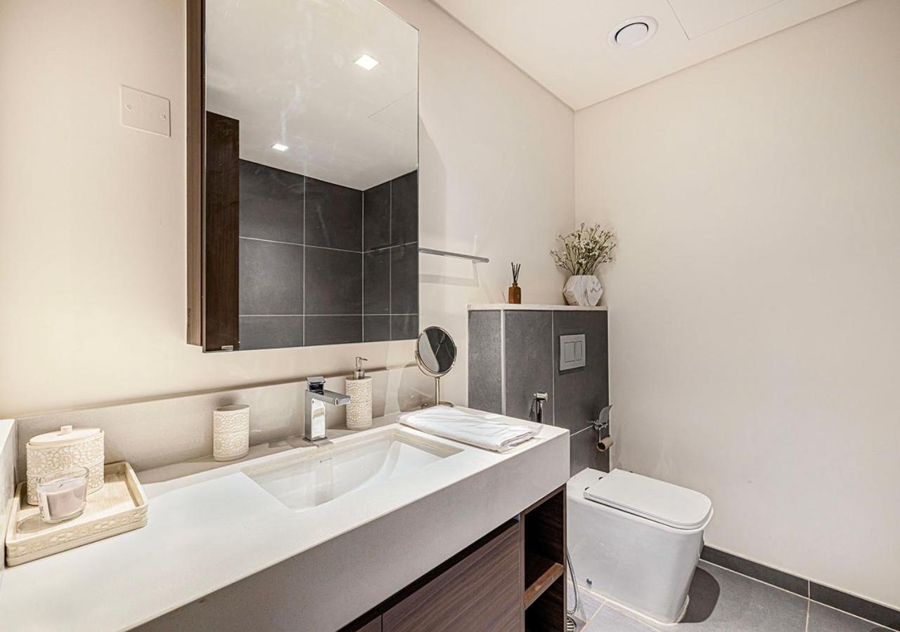 Waterfront Lux 1 Bedroom In Creek Edge With Amazing Pool Apartment Dubai