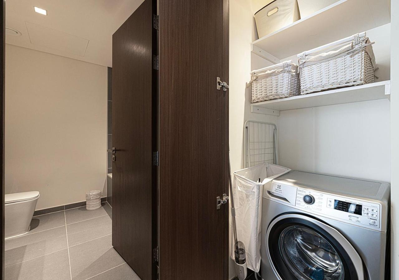 Waterfront Lux 1 Bedroom In Creek Edge With Amazing Pool Apartment Dubai