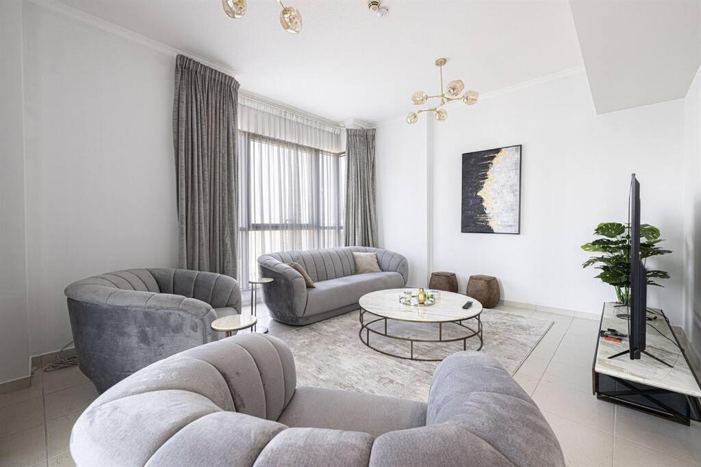 Downtown Delight 3br With Stunning Fountain Views Dubai