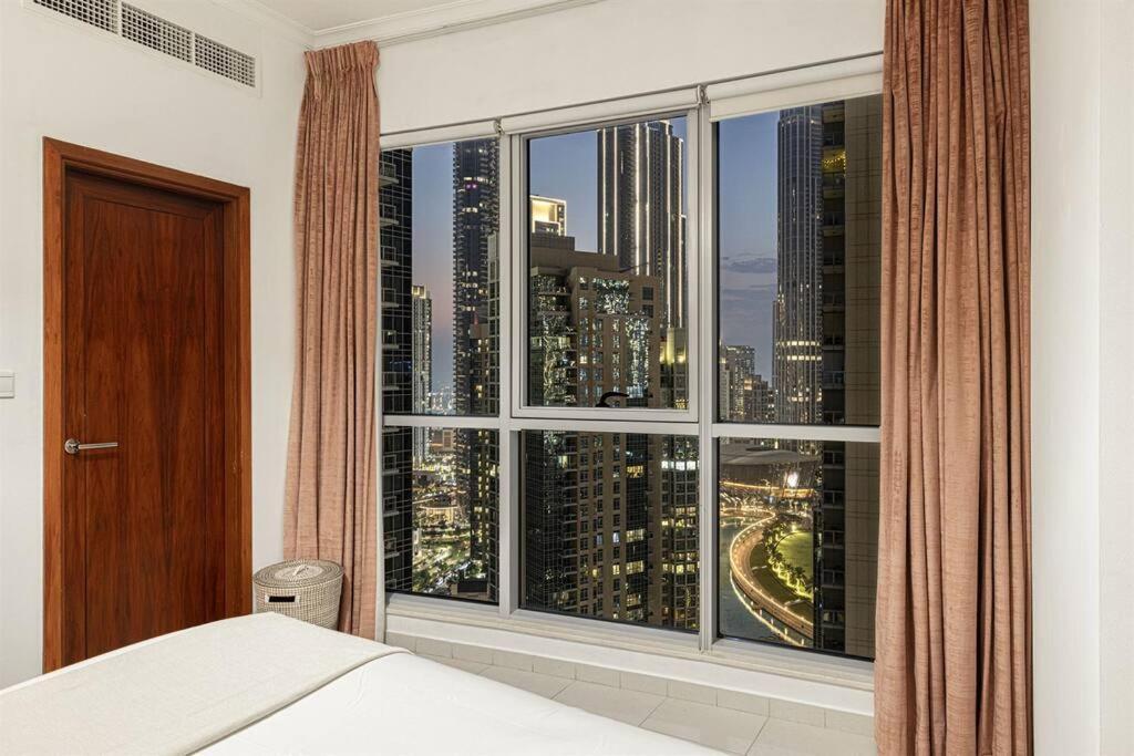 Downtown Delight 3br With Stunning Fountain Views Dubai
