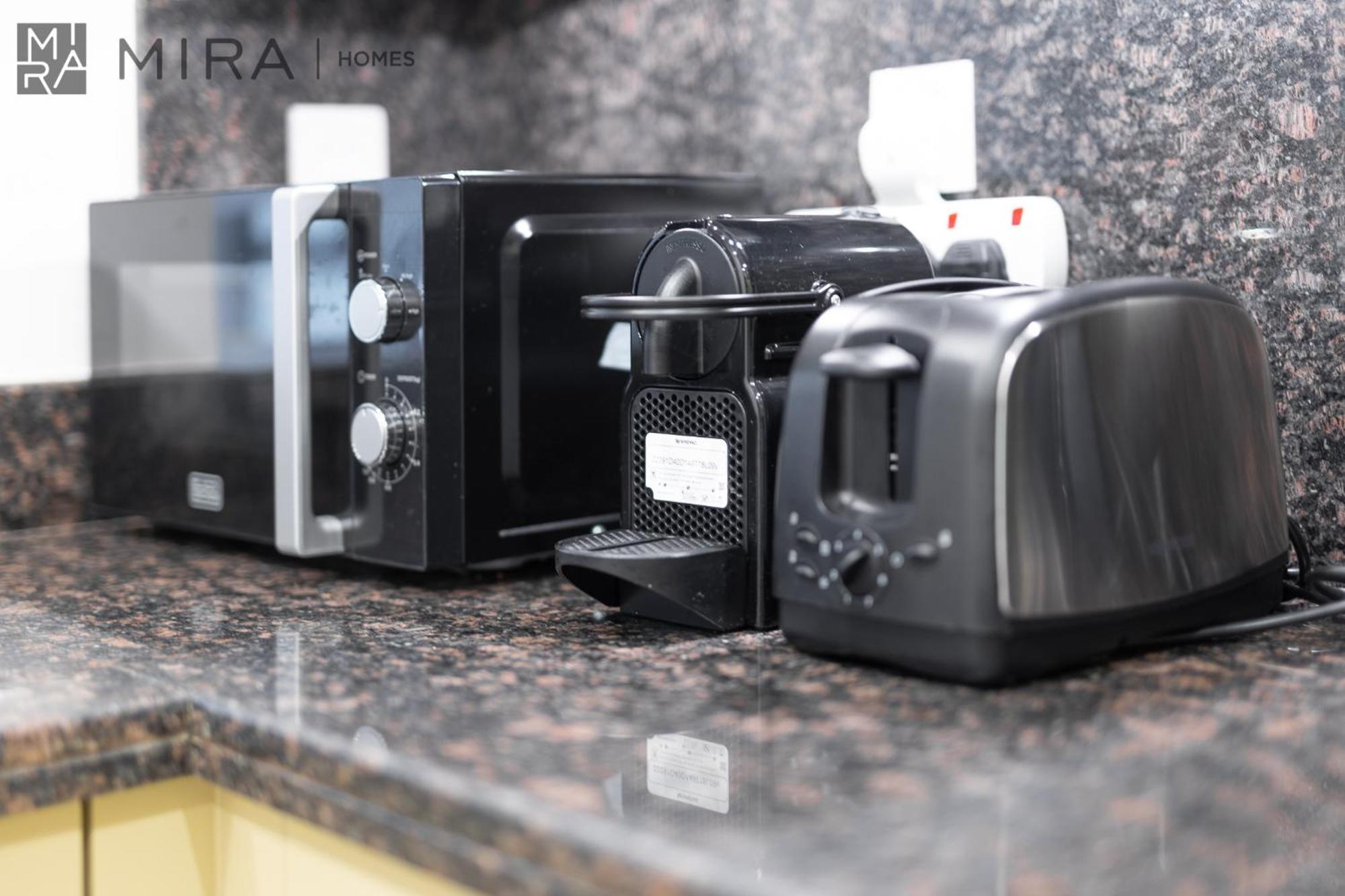 Mira Homes - Spacious 1 Bedroom In Fairmont Apartment *