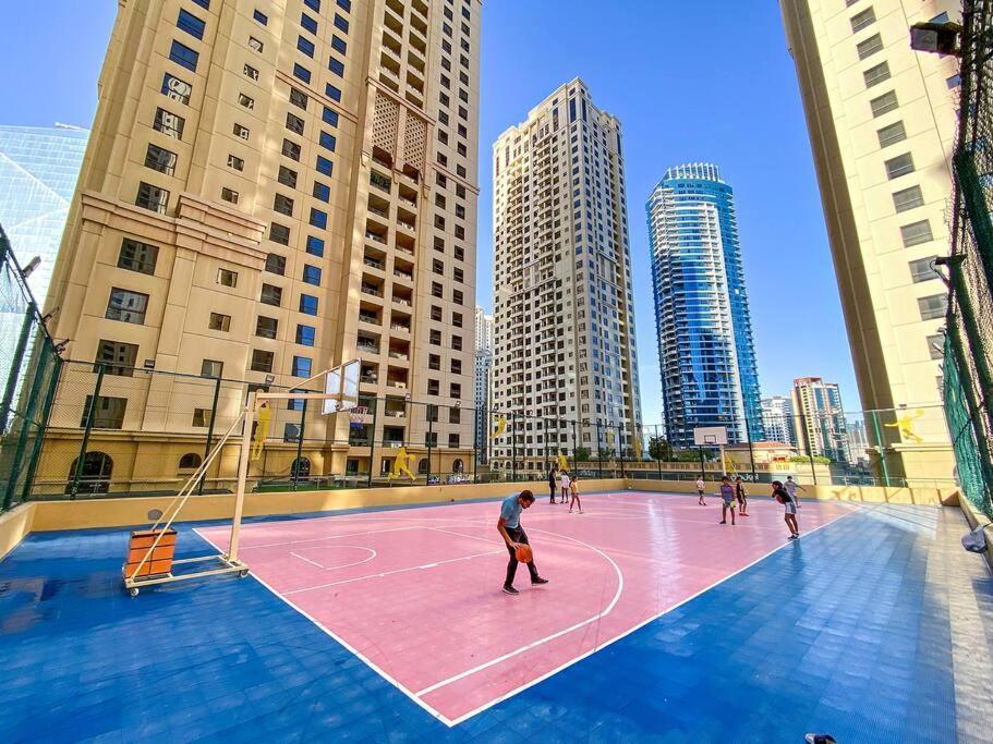 Sea View 3br With Access, Dining & Concierge Dubai