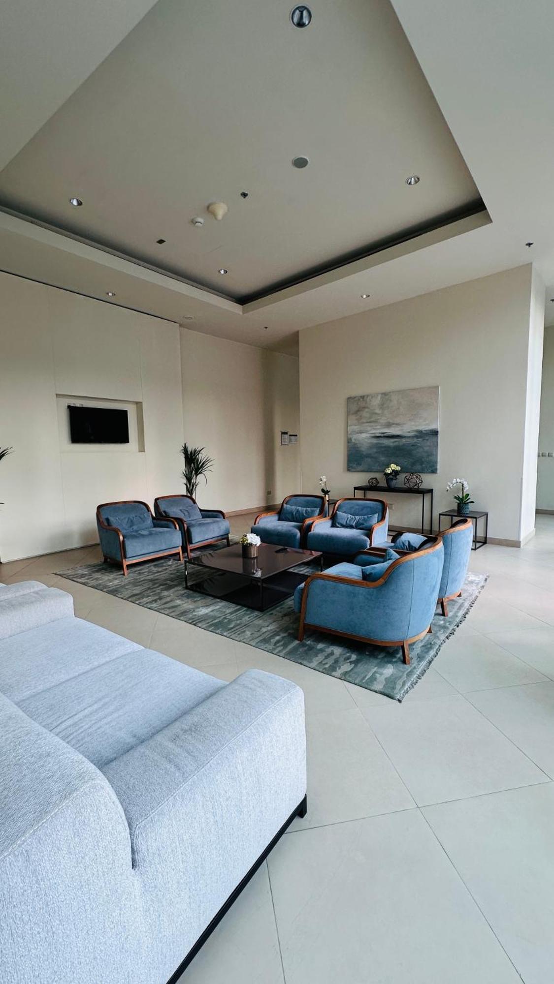 Mall Direct Access - Burj Vista Apartment *