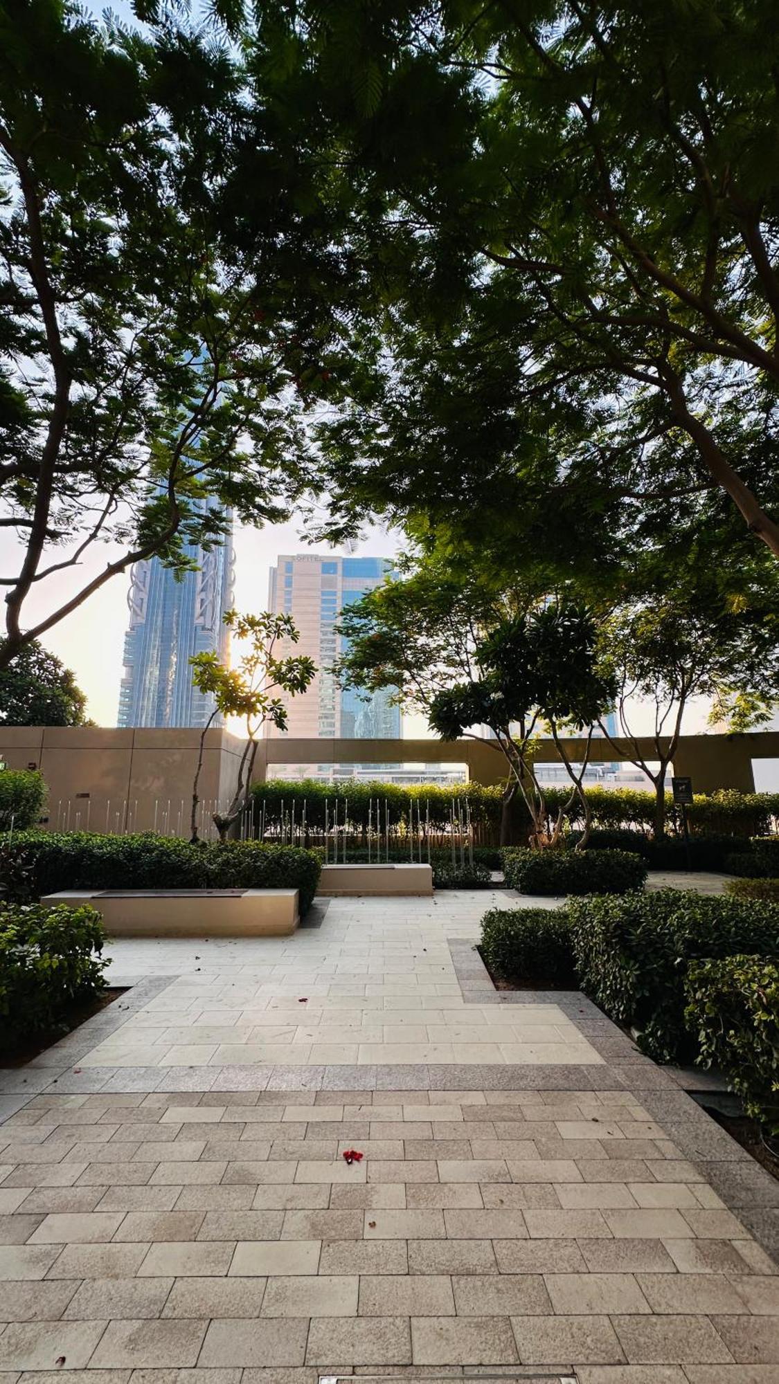 Mall Direct Access - Burj Vista Apartment *