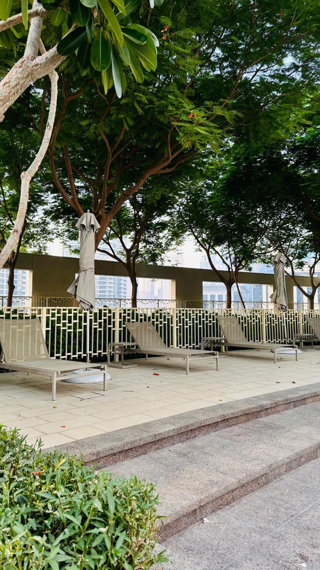 Mall Direct Access - Burj Vista Apartment *