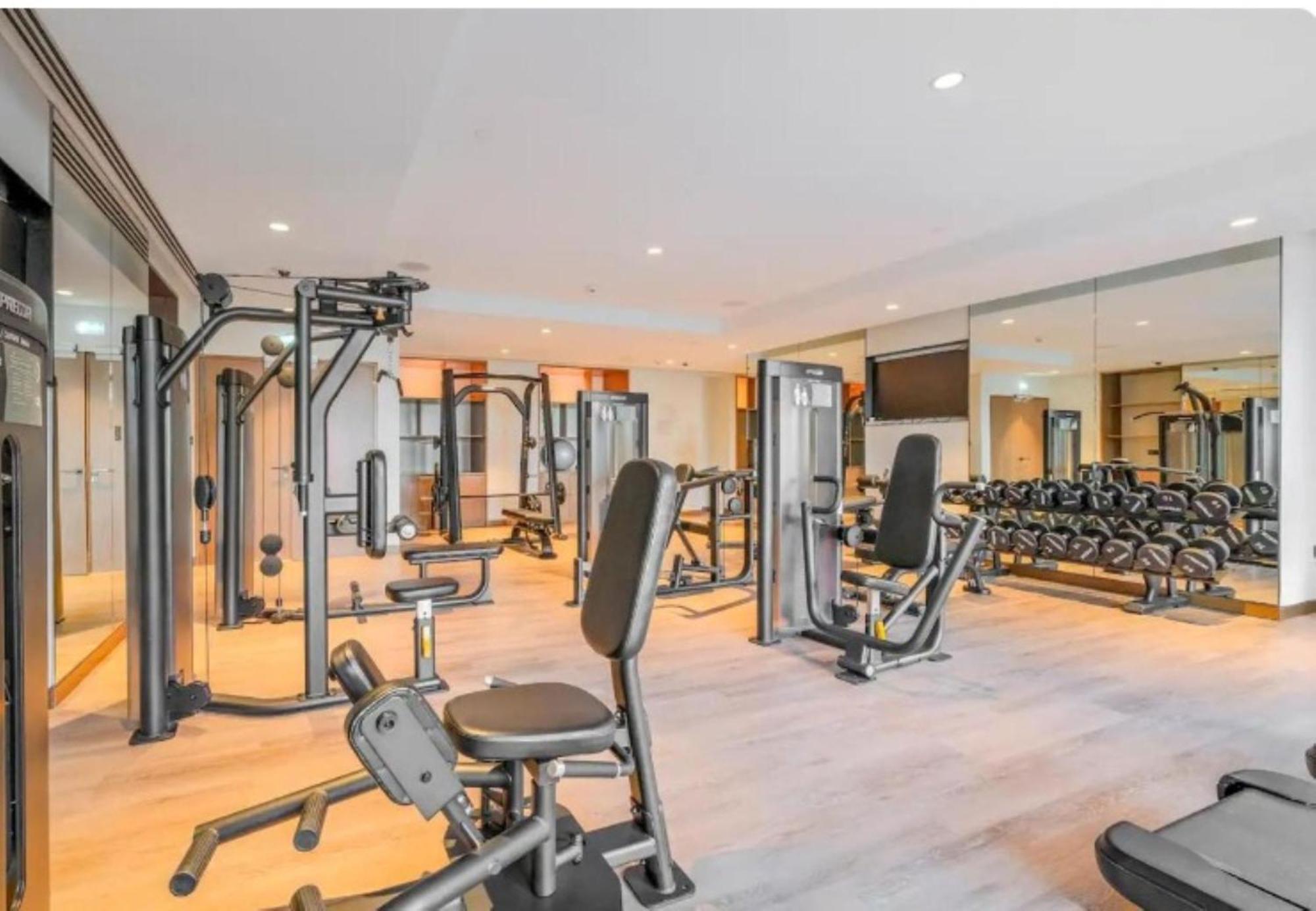 Apartment Vibrant 3bdr Plus 1 Guest In Downtown With Burj Khalifa View *