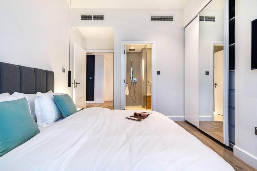First Class 3br Amazing Views Of Marina Apartment Dubai