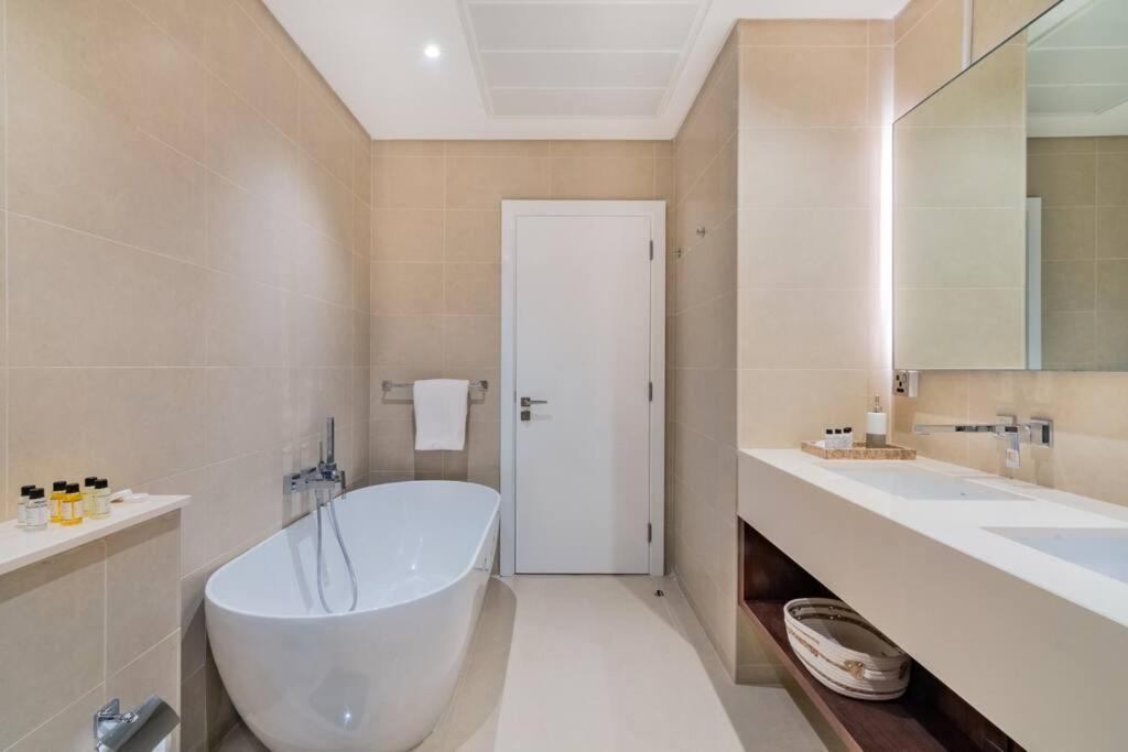 First Class 3br Amazing Views Of Marina Apartment Dubai
