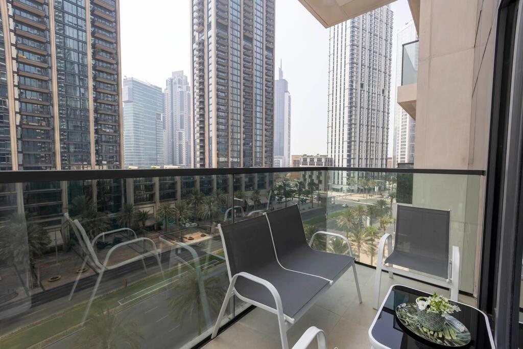 Posh 1br - High End Furnishings Near Burj Khalifa 606 * Dubai