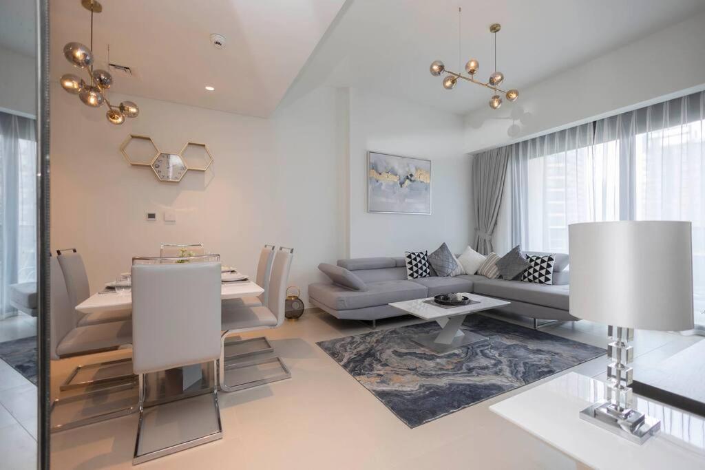 Posh 1br - High End Furnishings Near Burj Khalifa 606 * Dubai