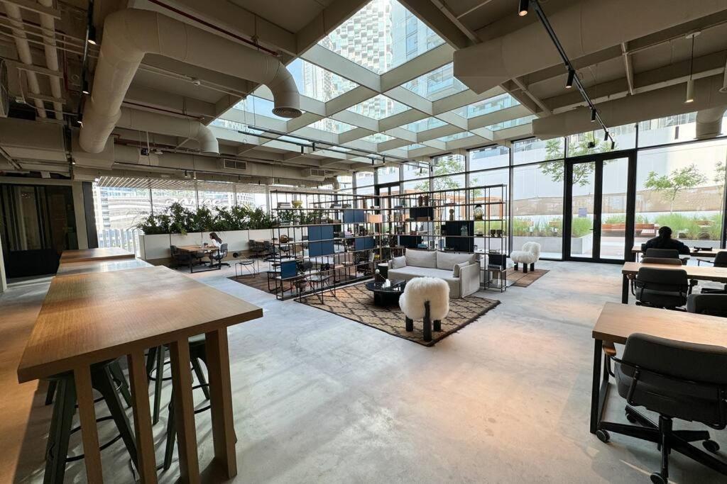 Apartamento Stylish In Upside Living With Amenities *