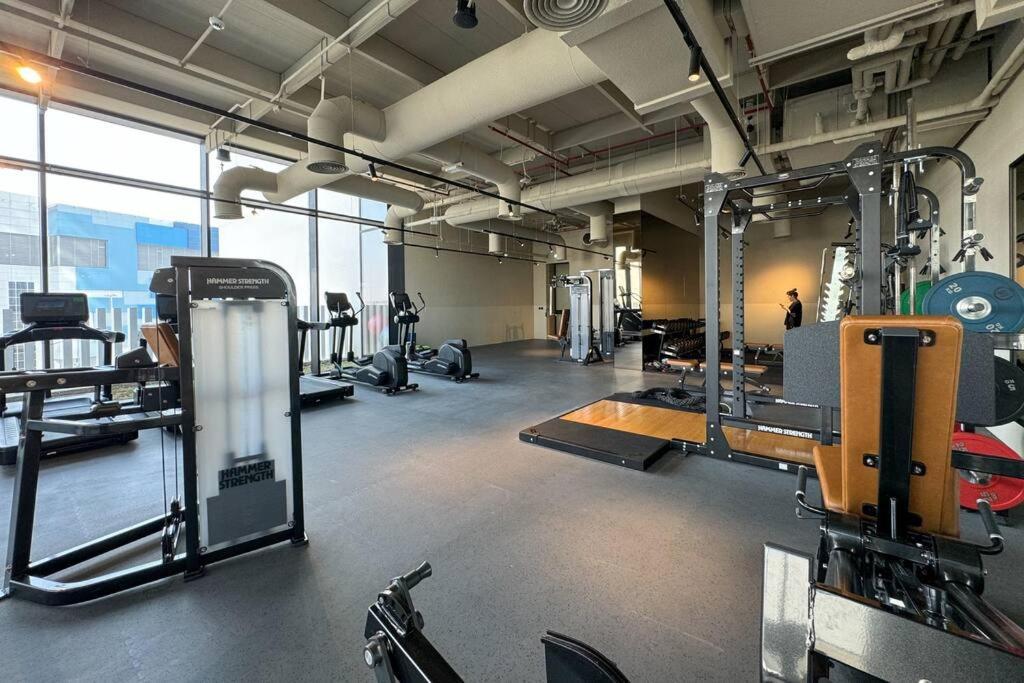 Apartamento Stylish In Upside Living With Amenities *
