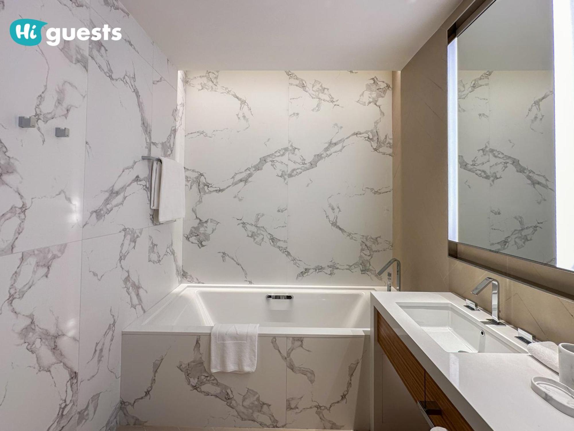 Daire Higuests - Sky-high Experience Luxe Living On The 24th Floor