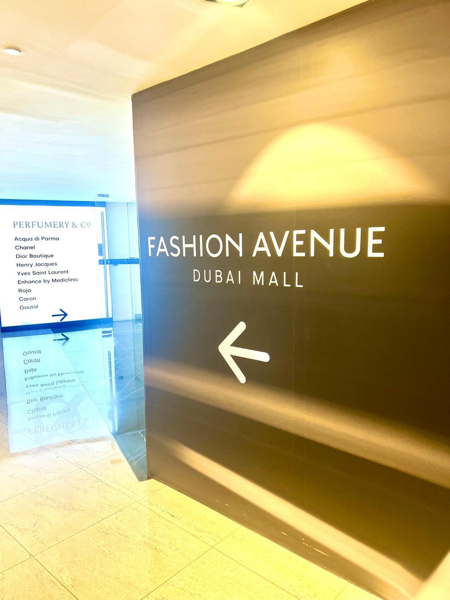 Mall Direct Access - Burj Vista Apartment *
