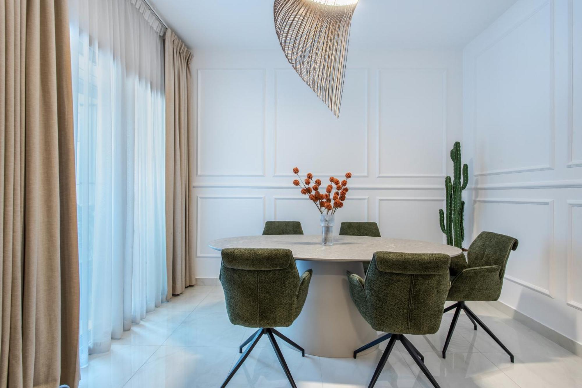 Comfy 1br Marina Living Steps From Marina Walk Apartment *