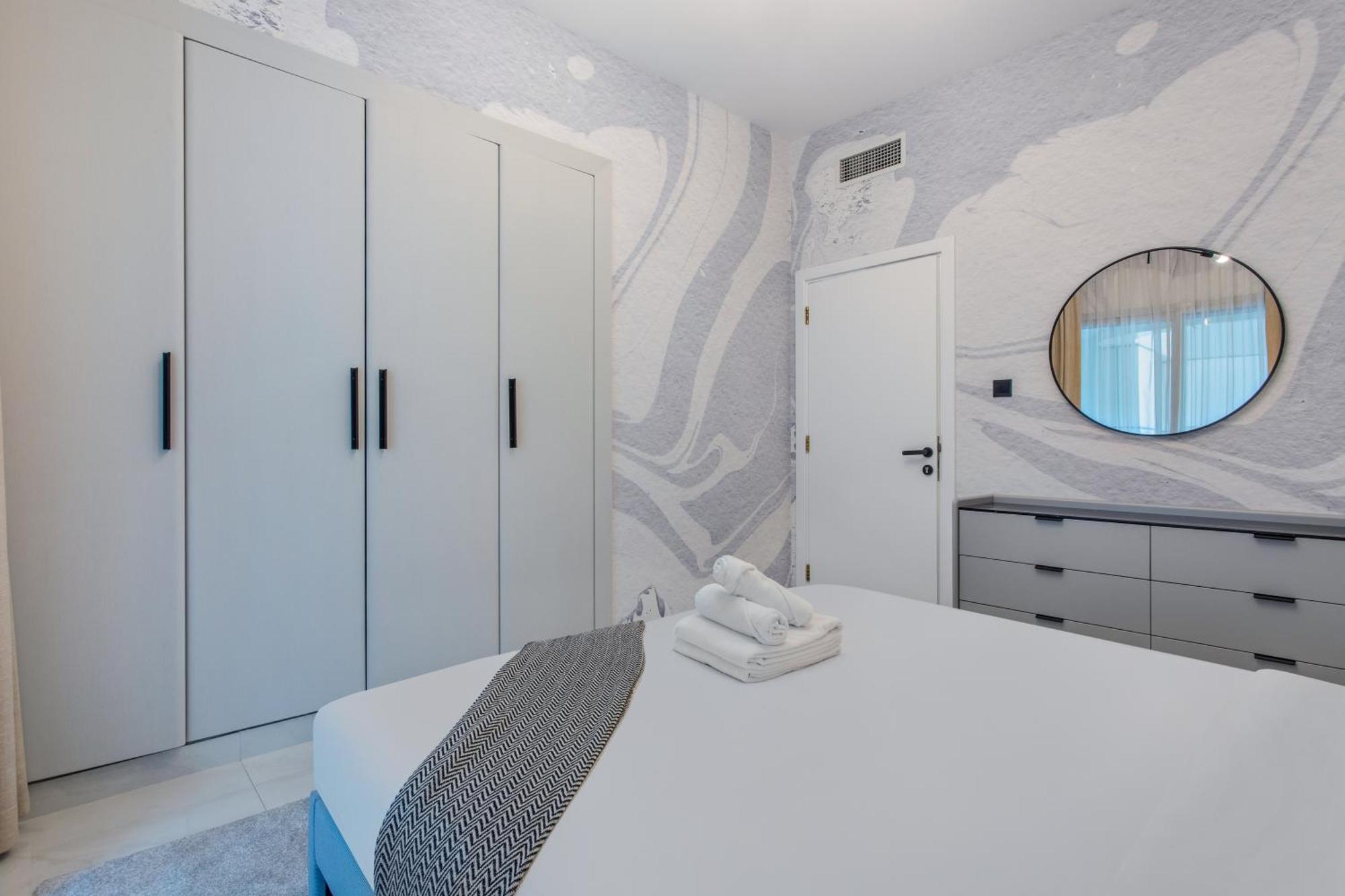 Comfy 1br Marina Living Steps From Marina Walk Dubai