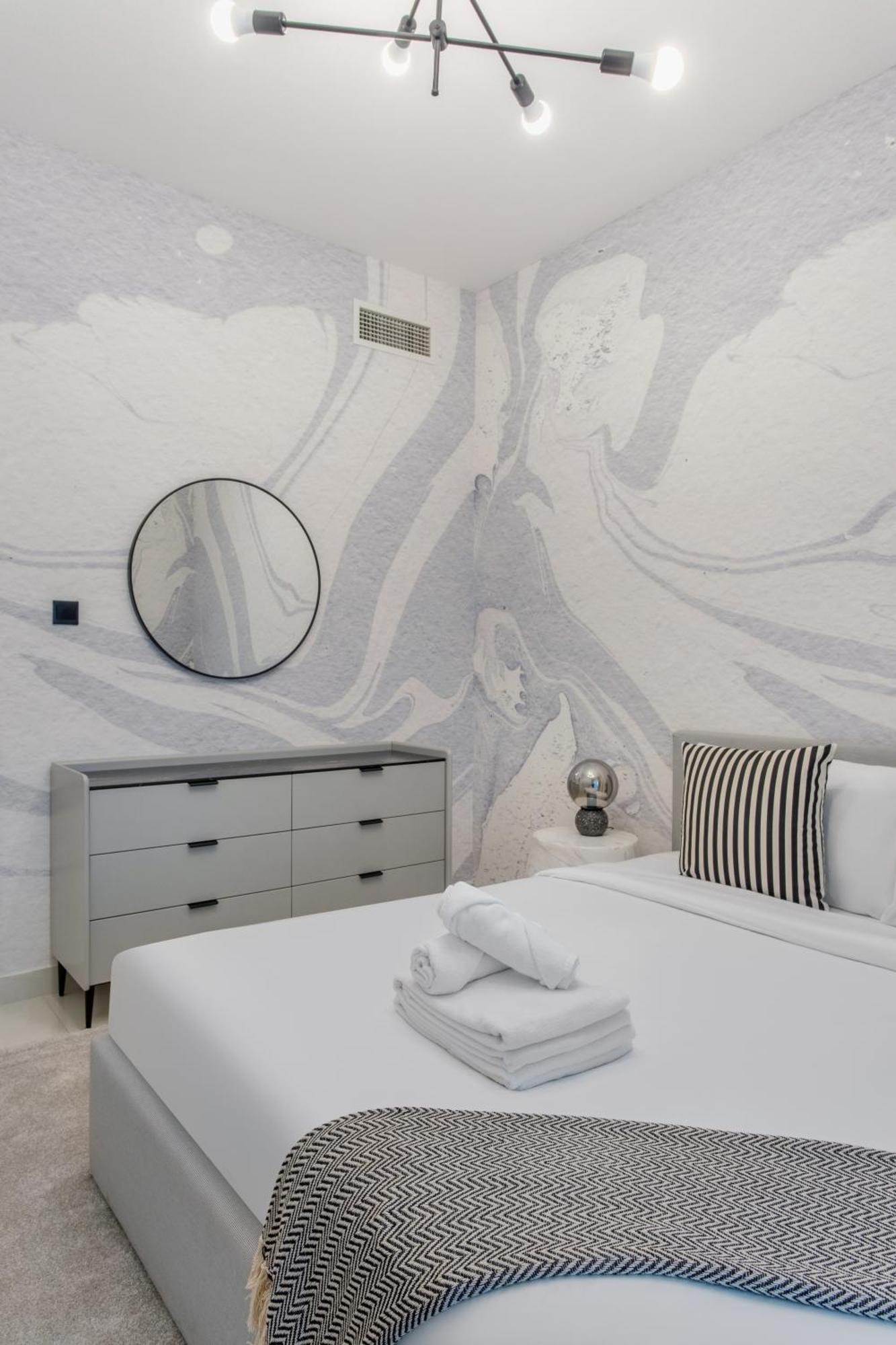 Apartment Comfy 1br Marina Living Steps From Marina Walk *
