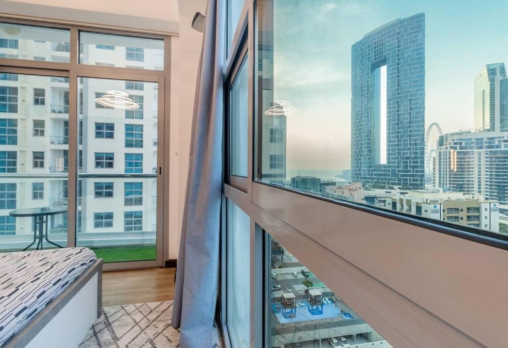 High Floor Spacious 3br Chic W Amazing Marina View