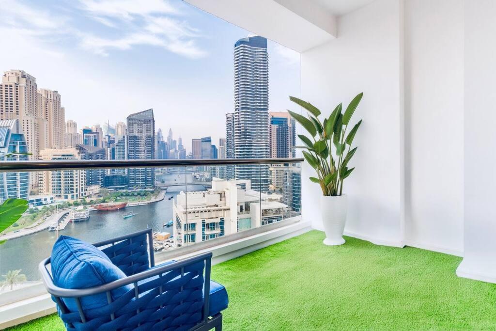 High Floor Spacious 3br Chic W Amazing Marina View