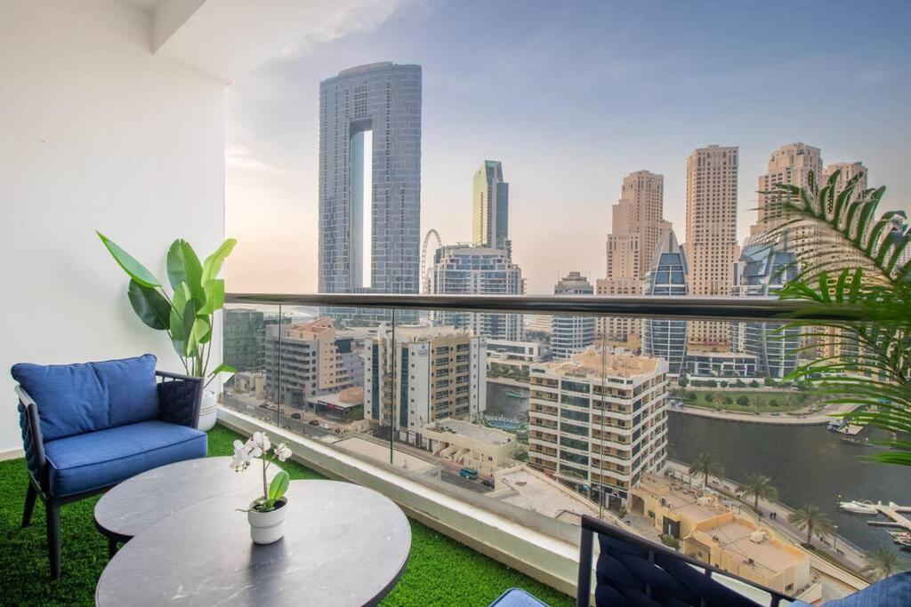 High Floor Spacious 3br Chic W Amazing Marina View Apartment *