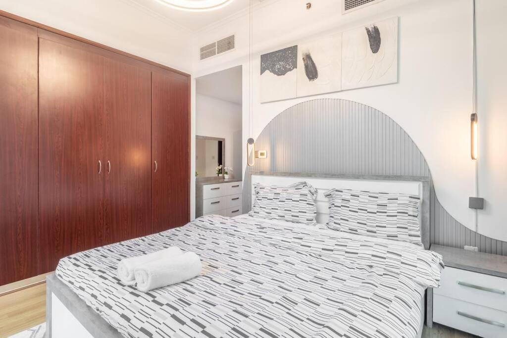 High Floor Spacious 3br Chic W Amazing Marina View Apartment