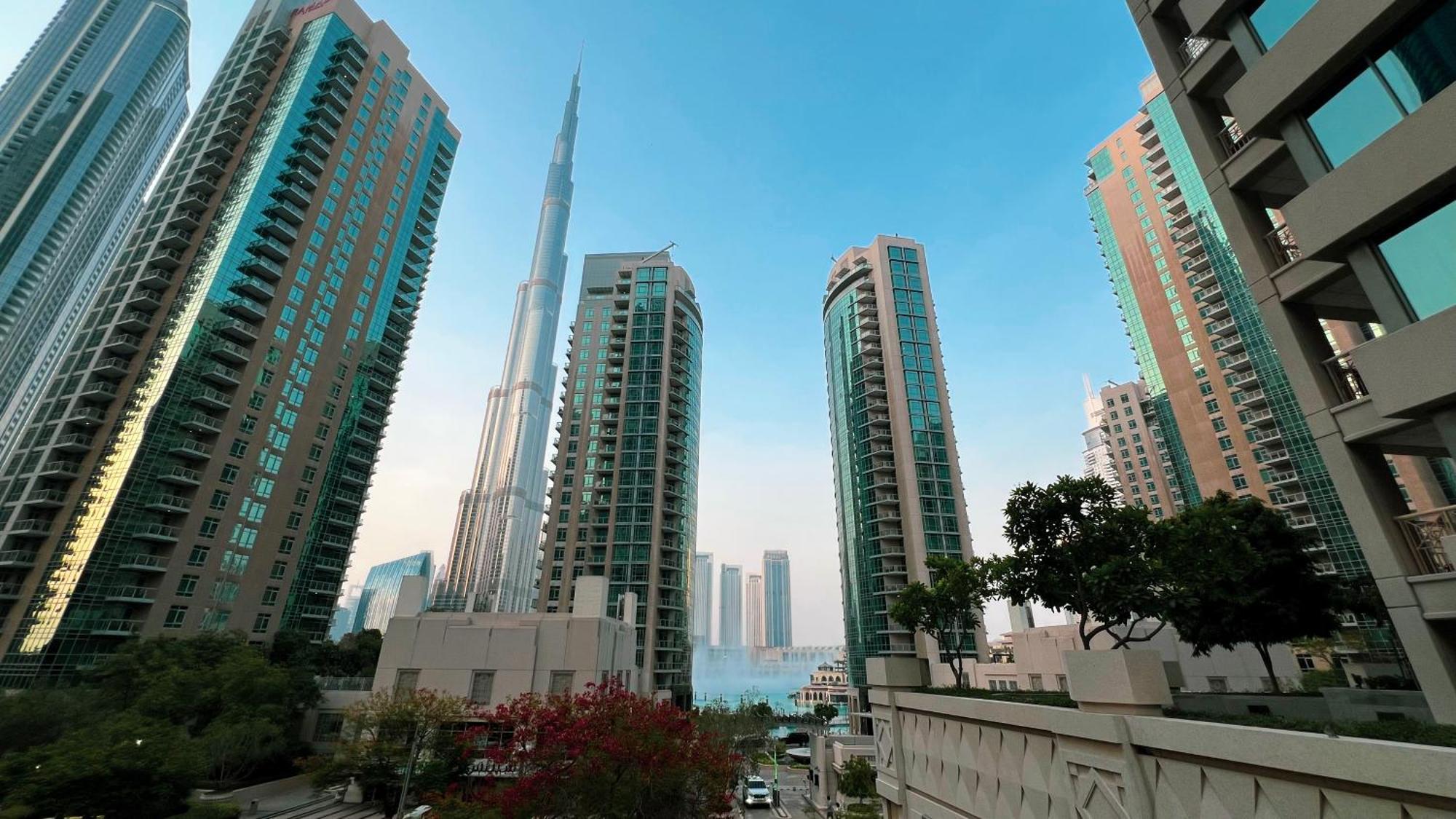 Luxury 2-br Overlooking Burj & Fountain Views Apartment Dubai
