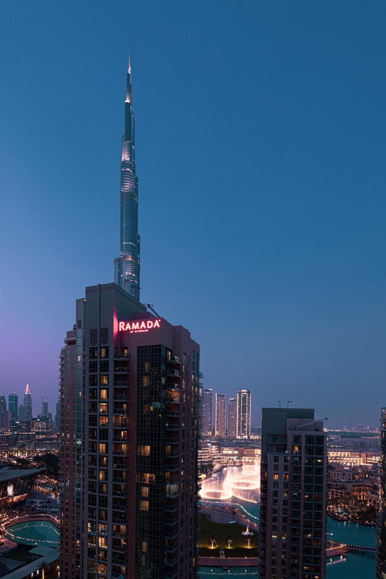 Apartment Luxury 2-br Overlooking Burj & Fountain Views Dubai