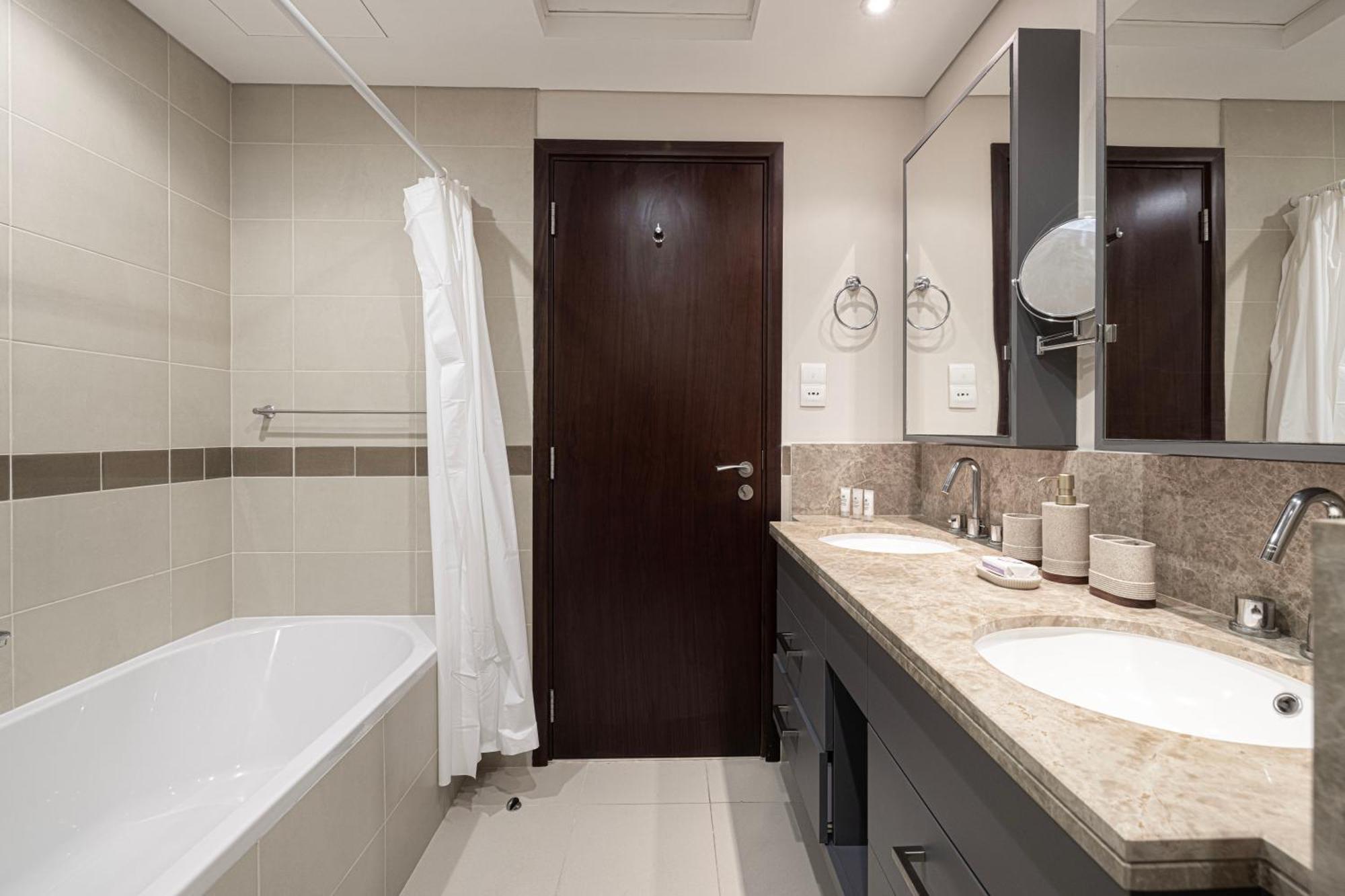 Luxury 2-br Overlooking Burj & Fountain Views Apartment Dubai