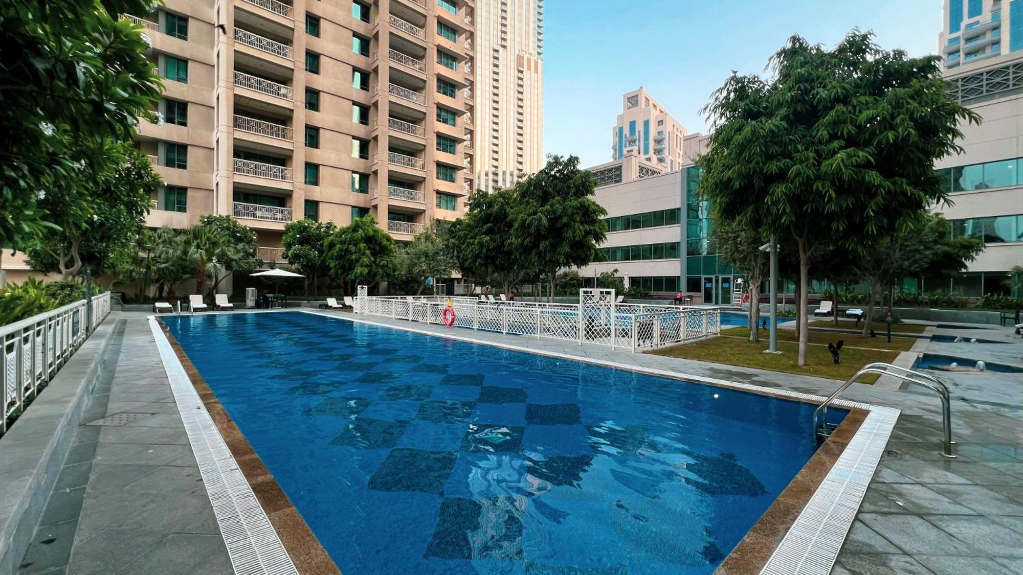 Luxury 2-br Overlooking Burj & Fountain Views *