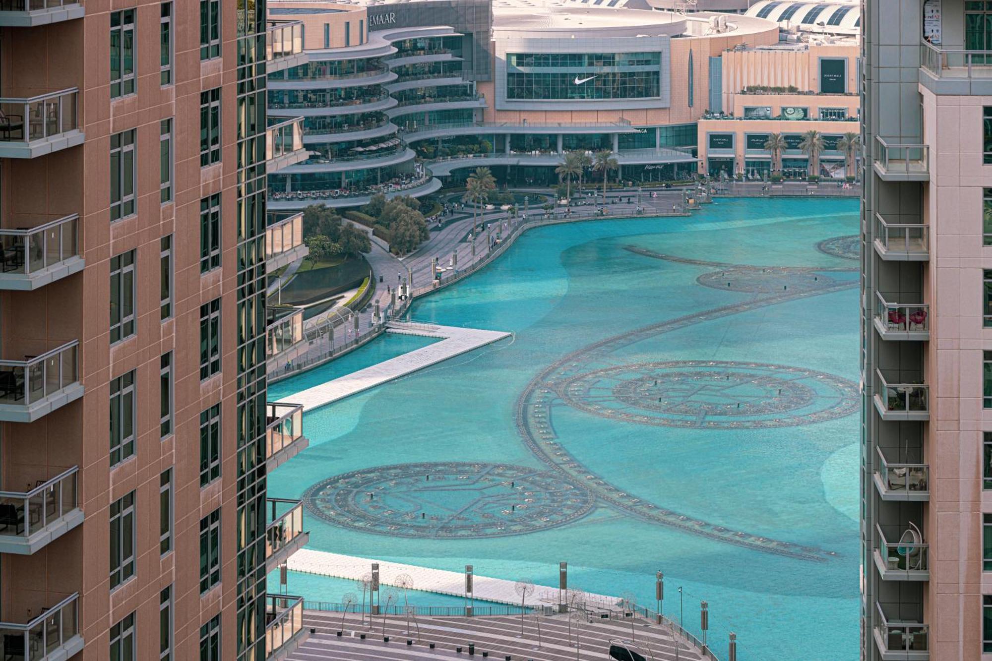 Apartment Luxury 2-br Overlooking Burj & Fountain Views *