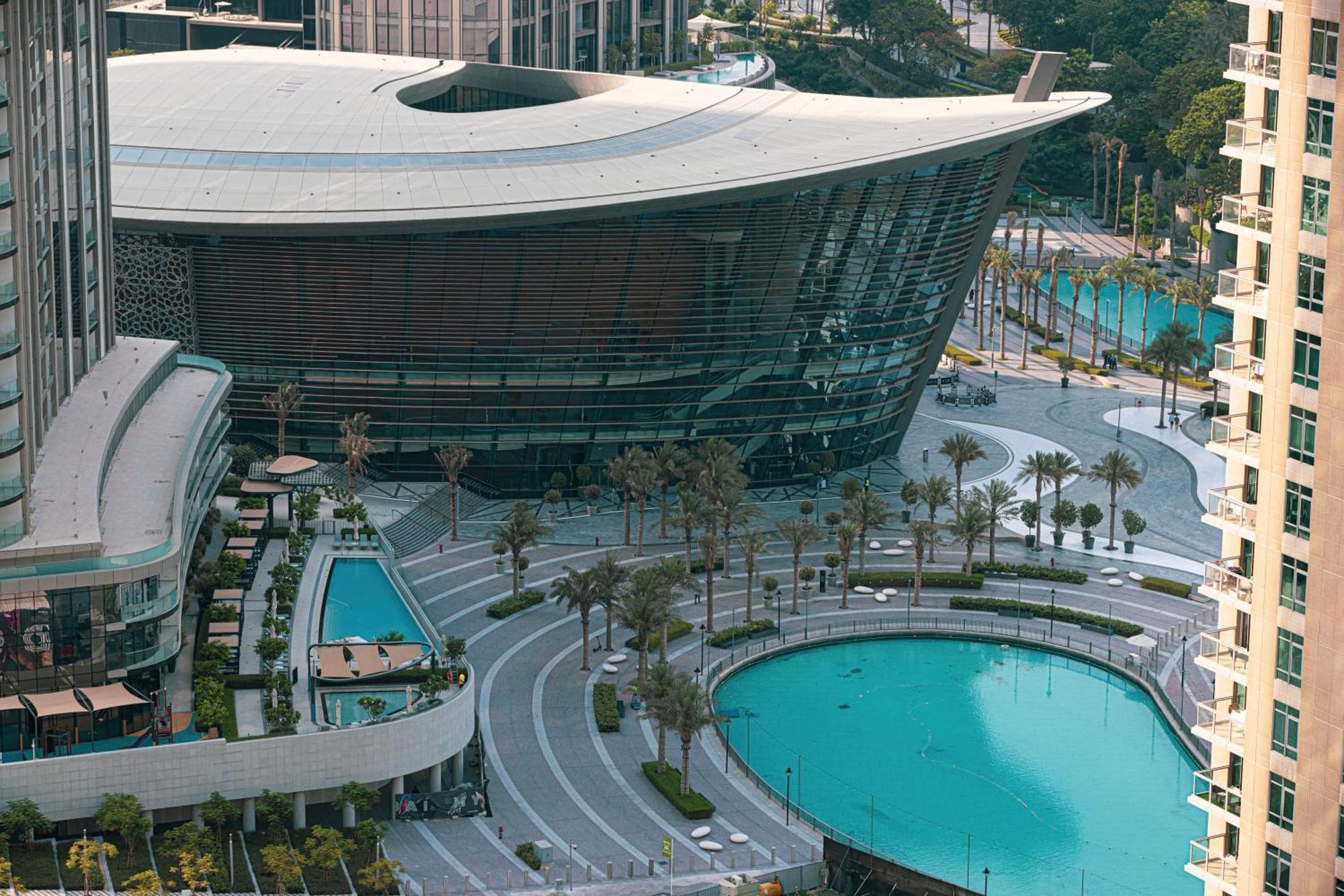 Apartment Luxury 2-br Overlooking Burj & Fountain Views Dubai