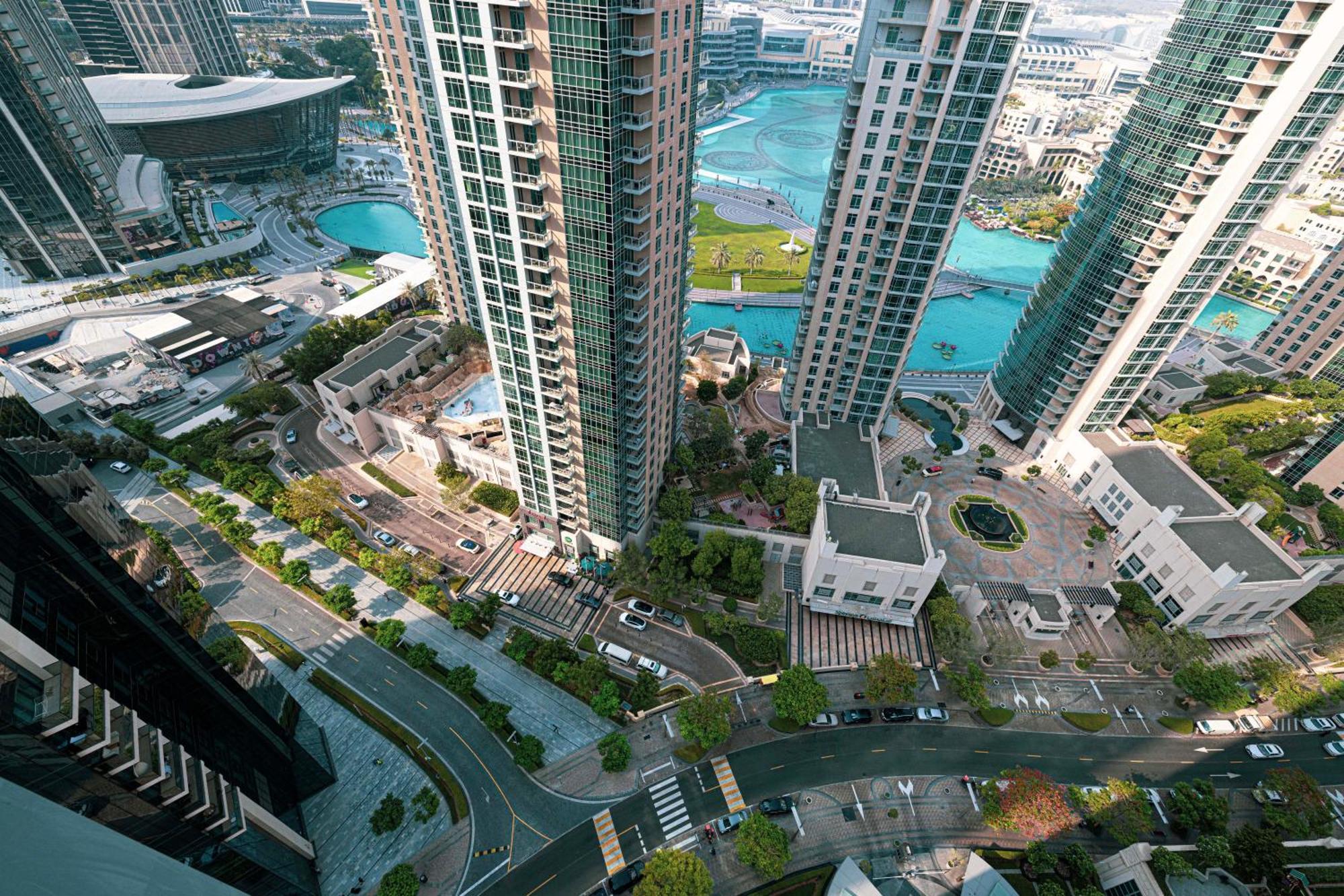 Luxury 2-br Overlooking Burj & Fountain Views * Dubai