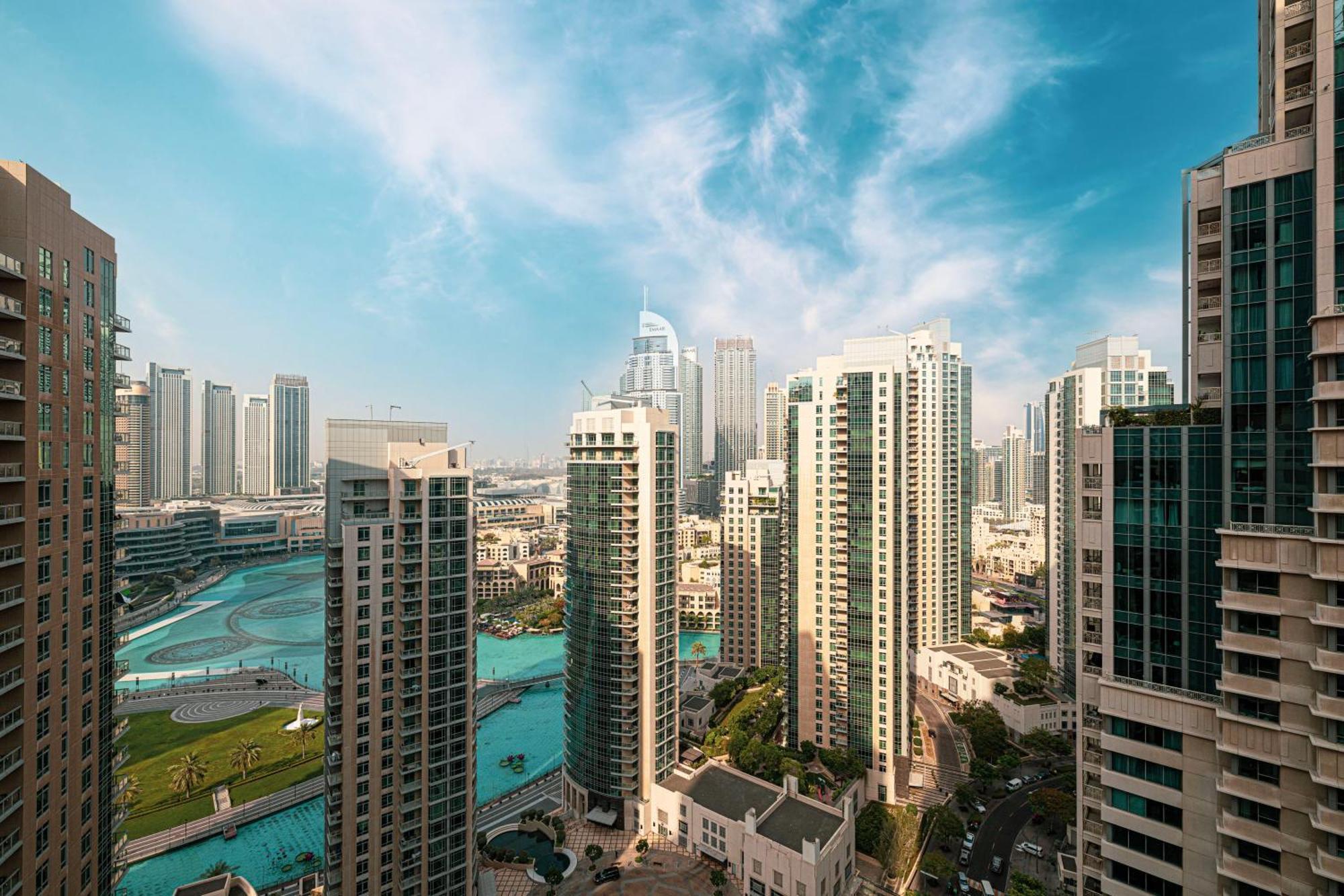 Apartment Luxury 2-br Overlooking Burj & Fountain Views *